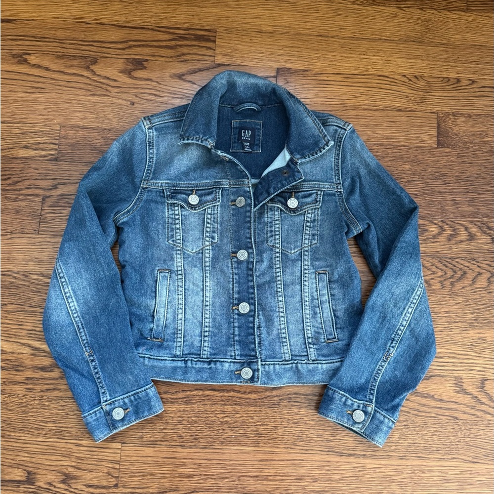 GAP Kids Classic Blue Denim Jacket- super soft. EUC. Size Medium.